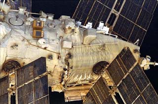 Survey views of the Mir space station taken by the crew of the STS-86 orbiter Atlantis include: forward section of the Spektr module.